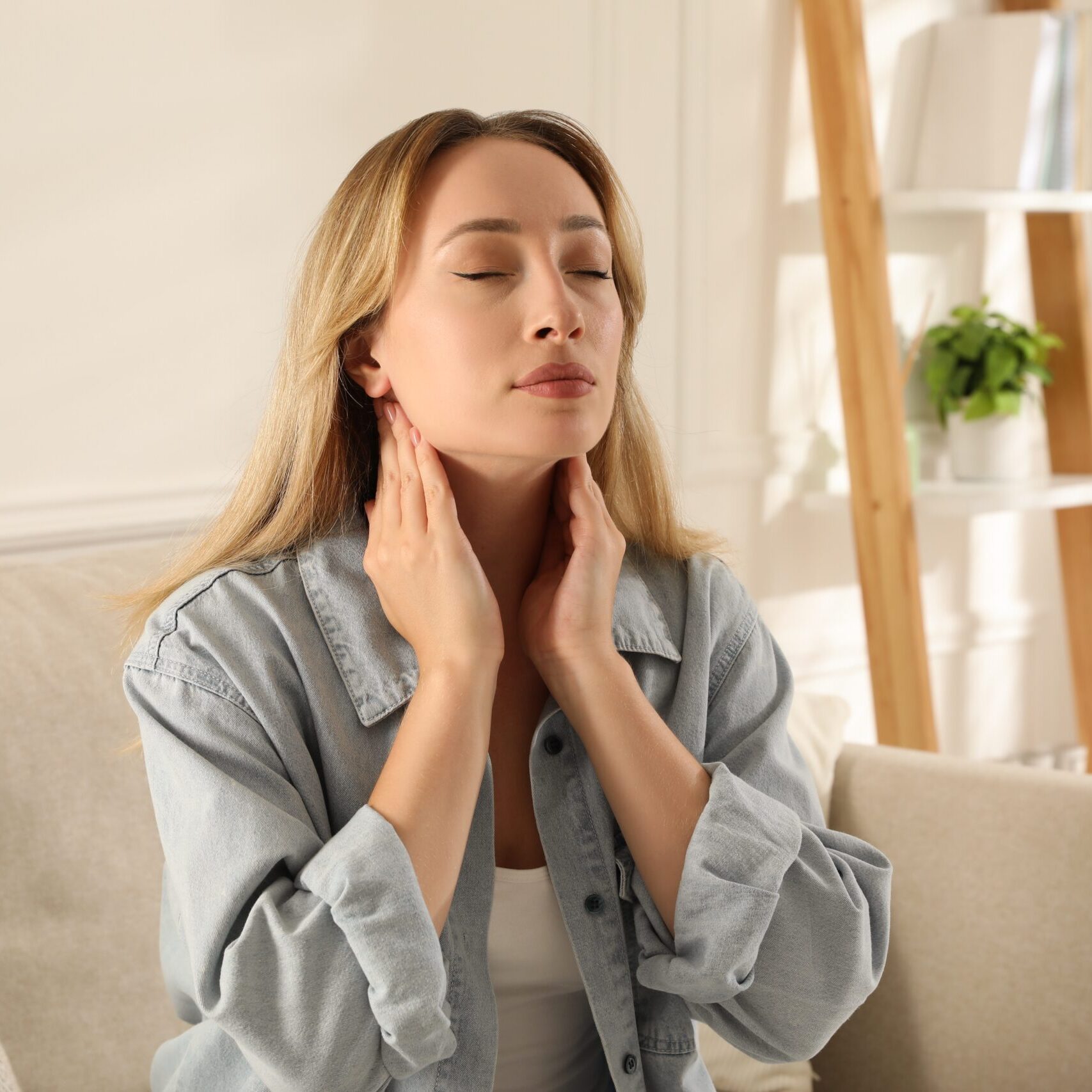 Young,Woman,Doing,Thyroid,Self,Examination,At,Home Young,Woman,Doing,Thyroid,Self,Examination,At,Home
